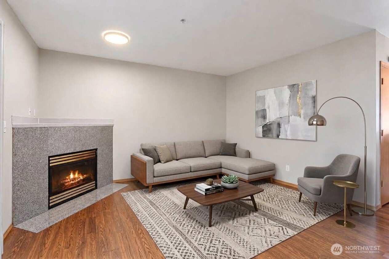 15815 Admiralty Way D-4 Property Photo 3