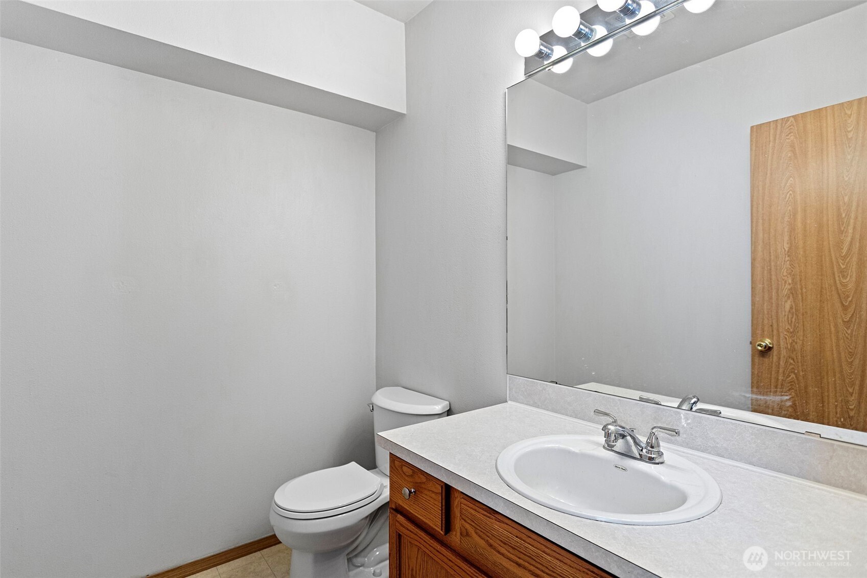 15815 Admiralty Way D-4 Property Photo 7