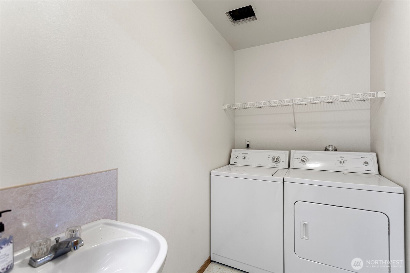 15815 Admiralty Way D-4 Property Photo 15
