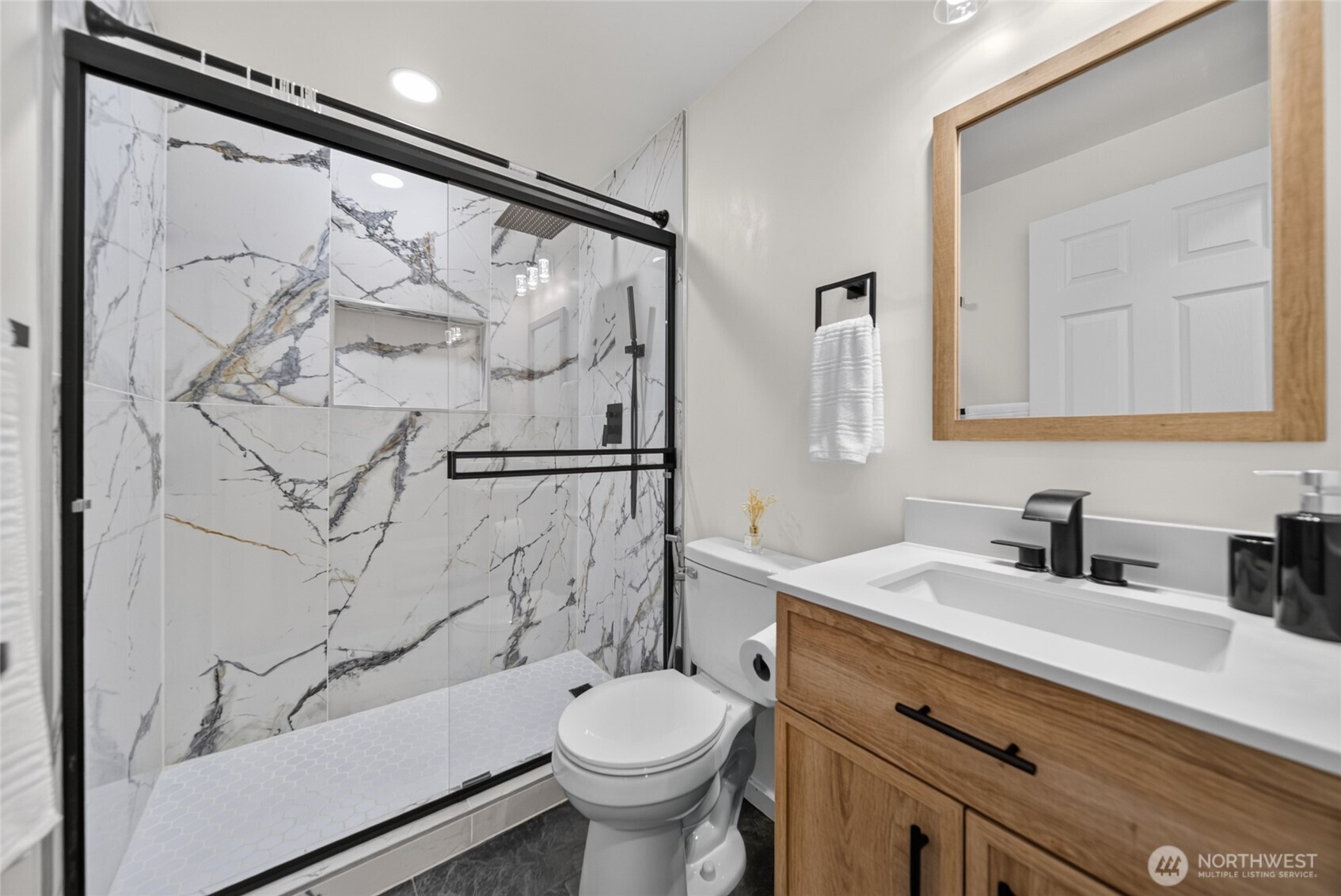 233 S 301st Street Property Photo 18