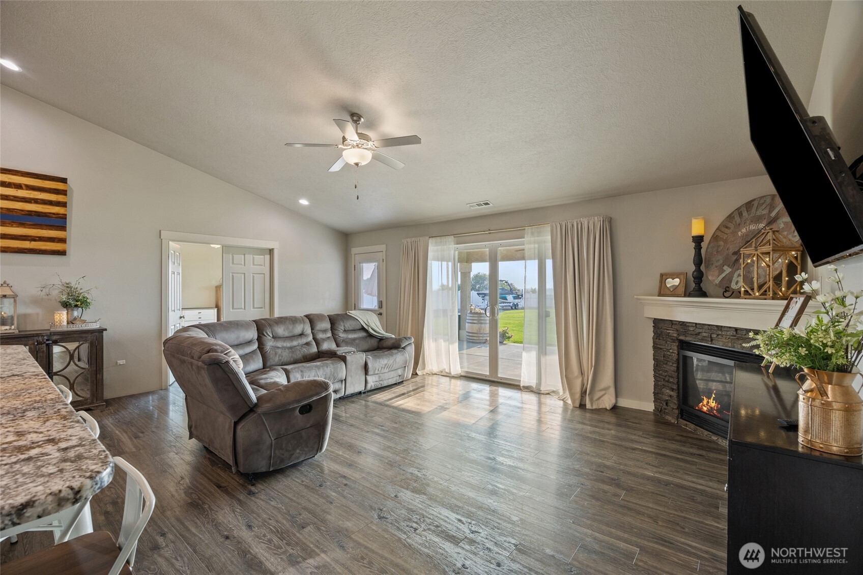 724 I.6 Property Photo 14