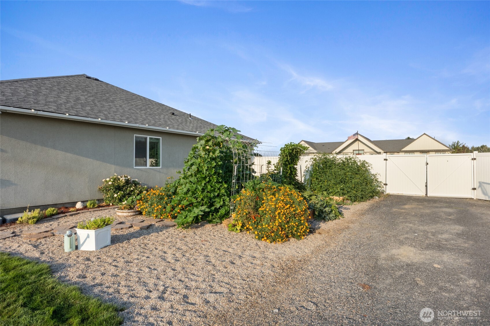 724 I.6 Property Photo 31