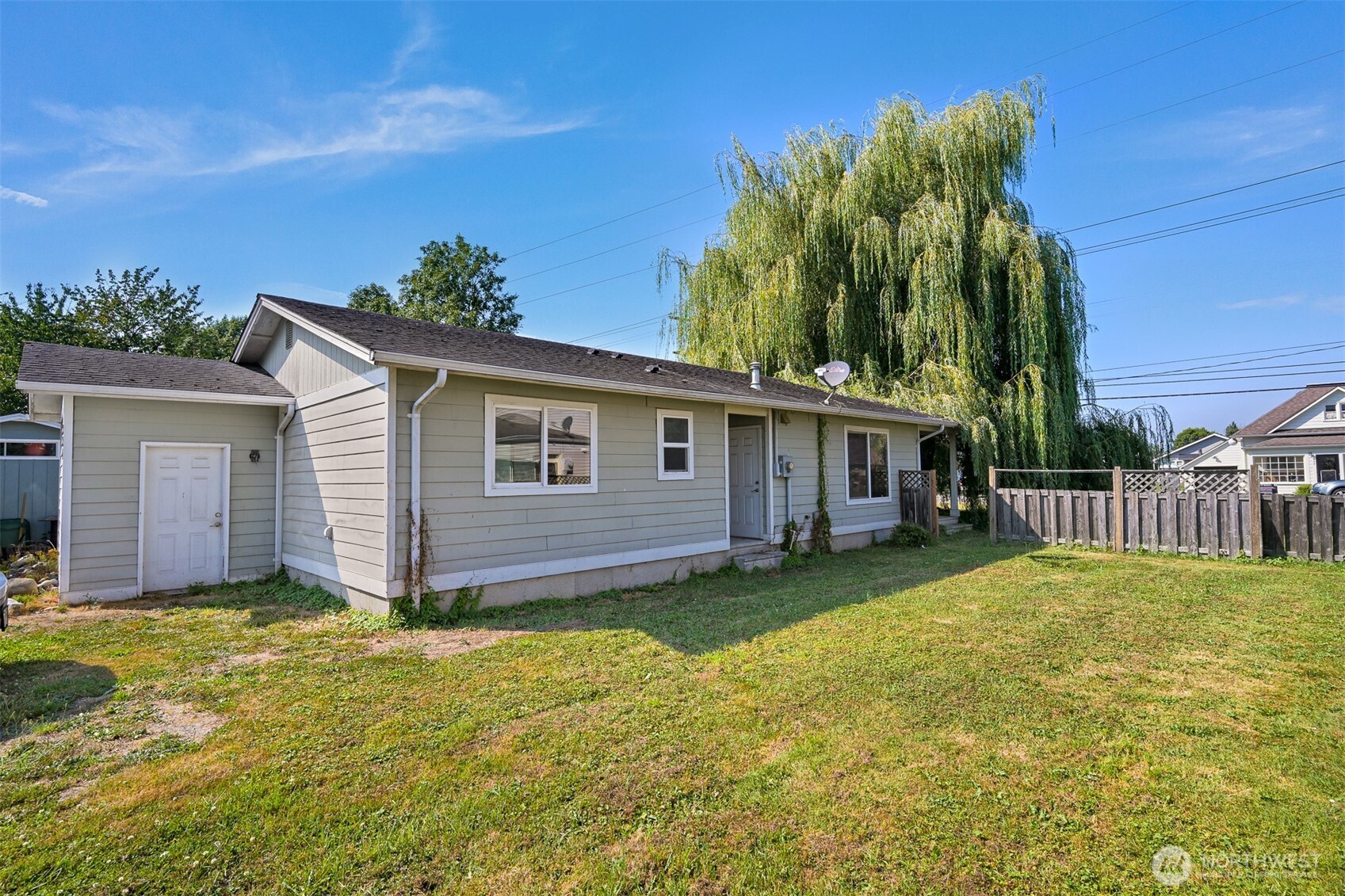 221 Front Street Property Photo 3