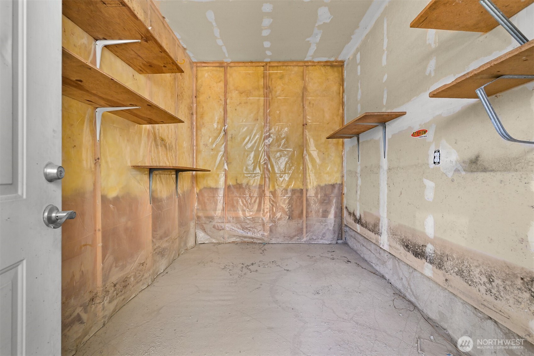 221 Front Street Property Photo 14