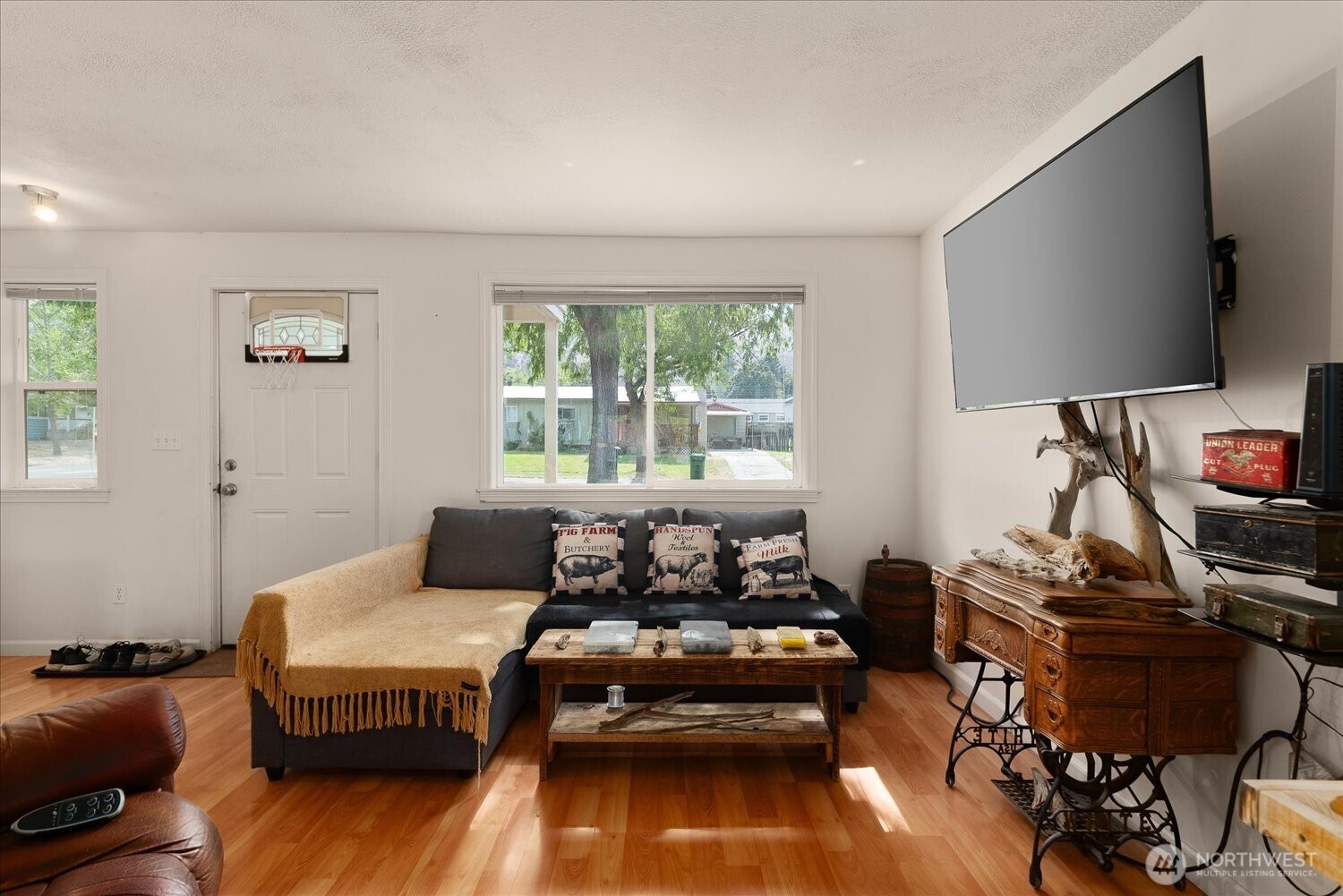 1028 Camas Street Property Photo 3