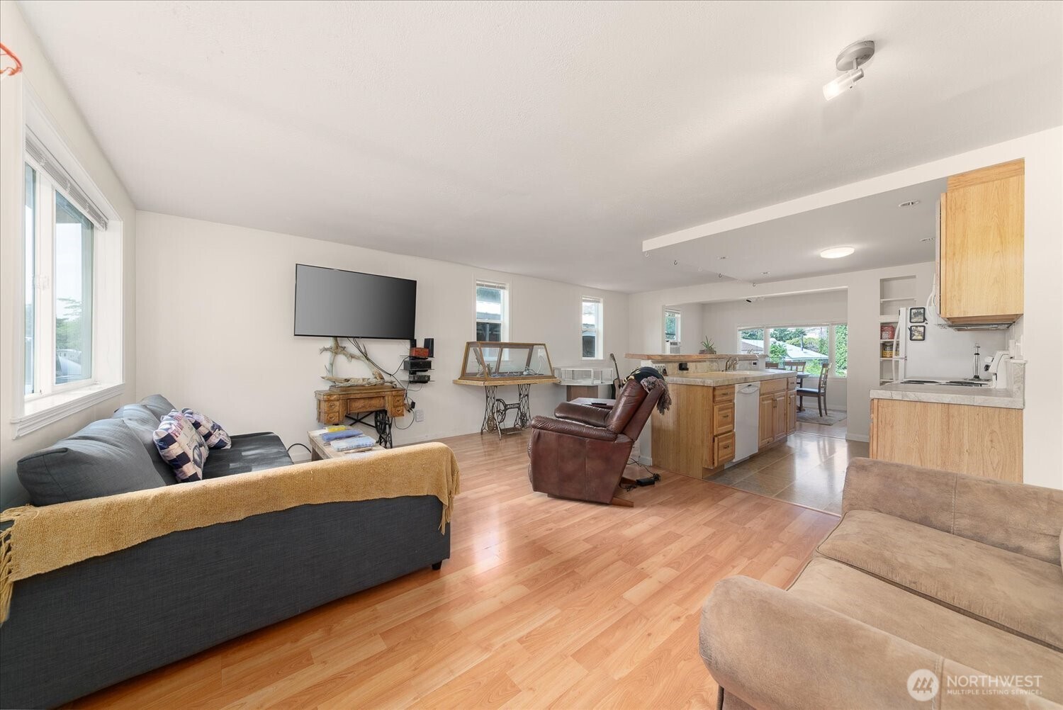 1028 Camas Street Property Photo 4