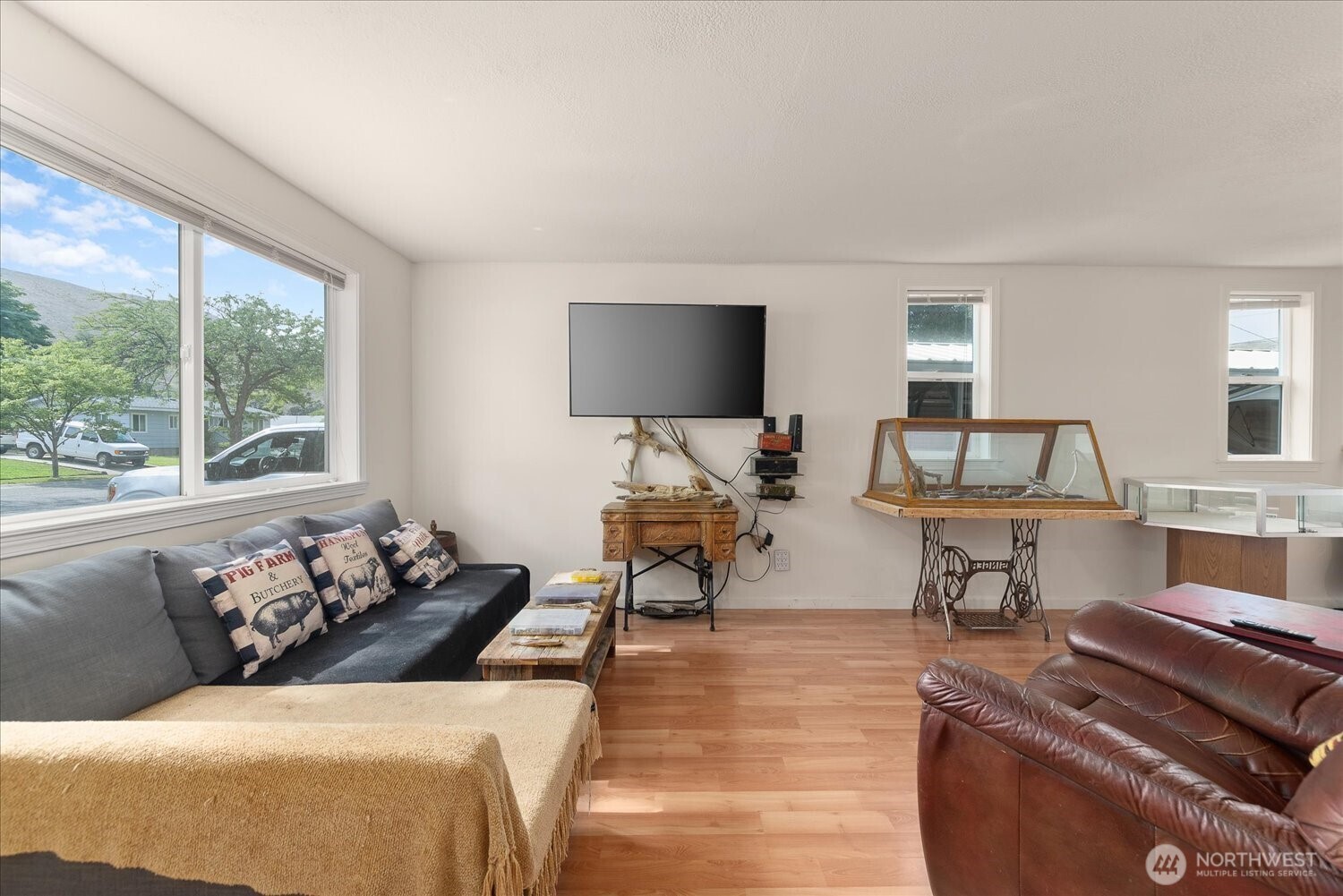 1028 Camas Street Property Photo 5