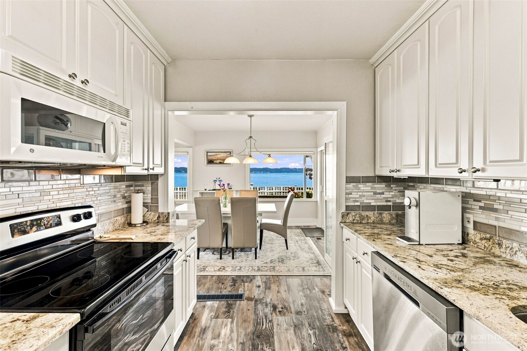 1626 Beach Drive Property Photo 12