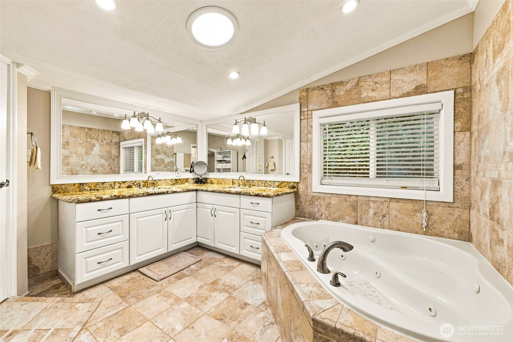 1626 Beach Drive Property Photo 20