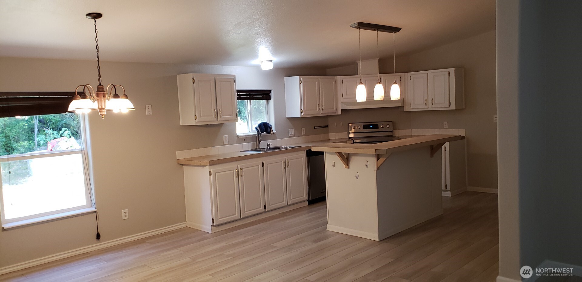 16119 Pollack Drive Property Photo 4