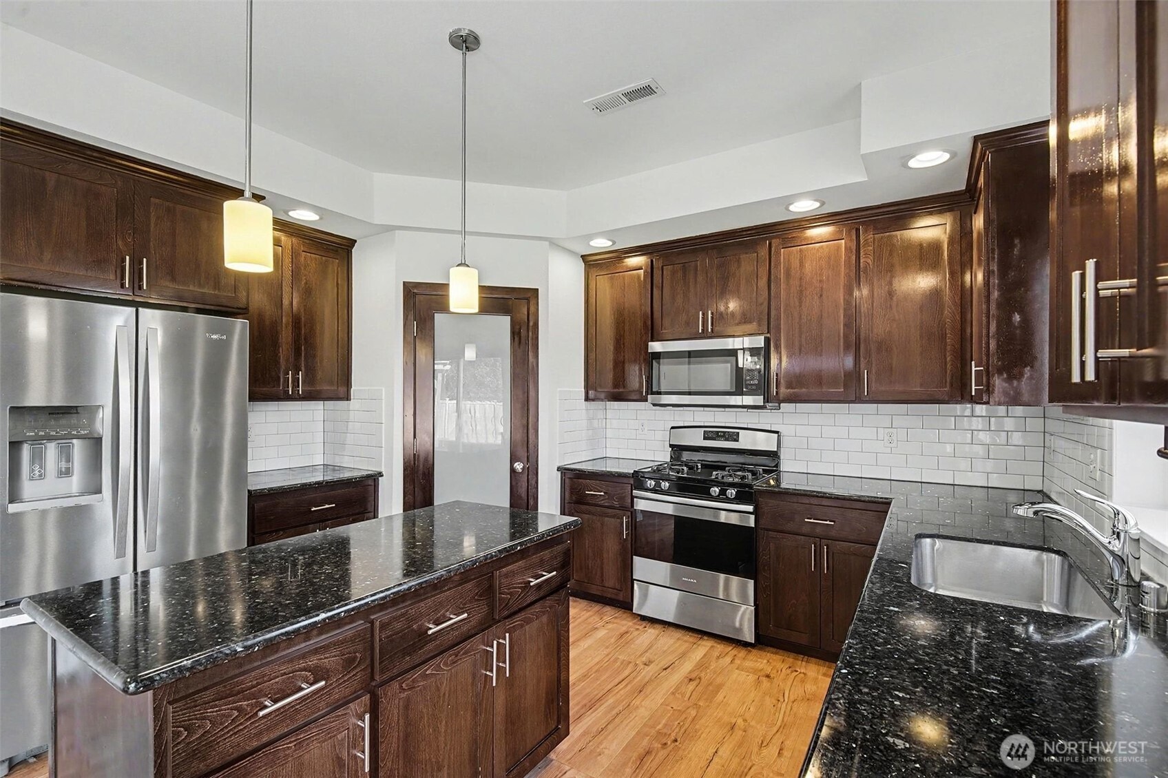 924 S 134th Street Property Photo 8