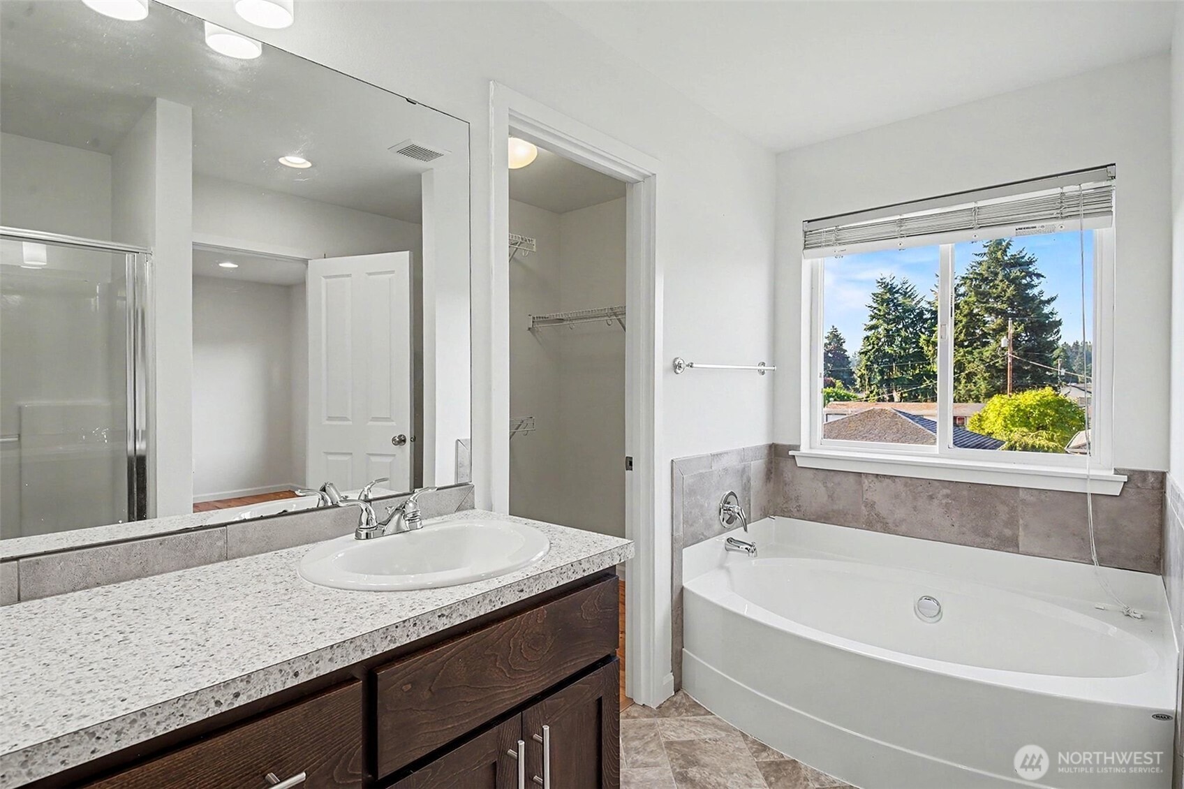924 S 134th Street Property Photo 17