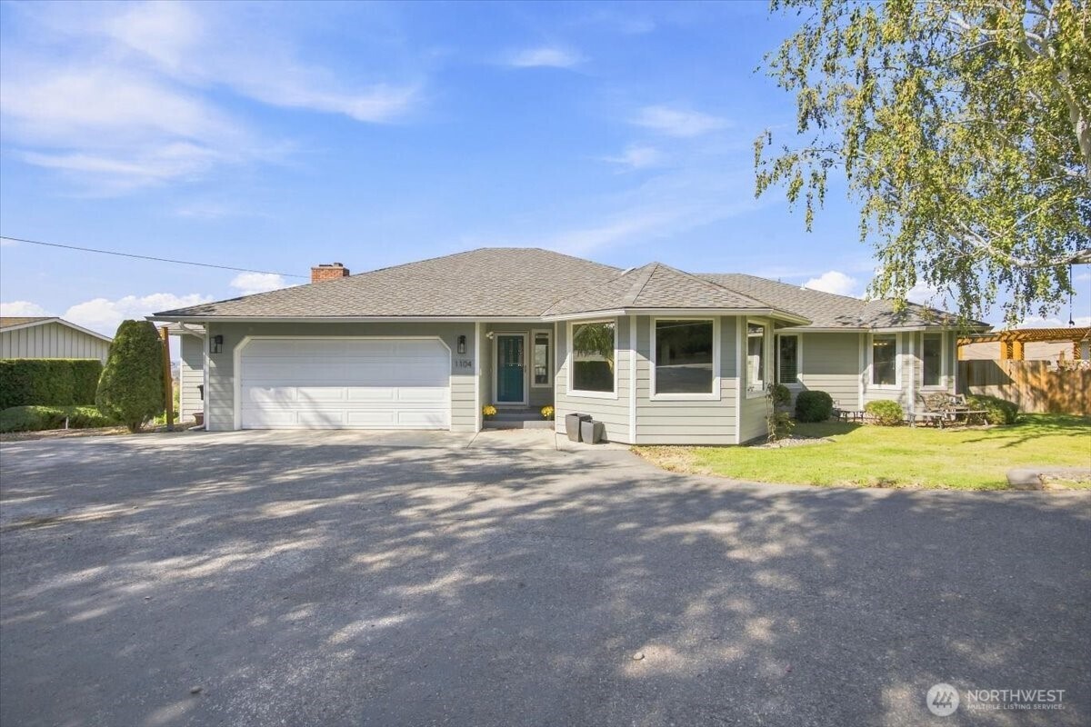 1104 N Fellows Drive Property Photo 1