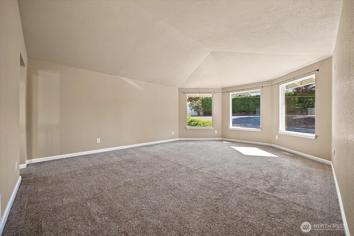 1104 N Fellows Drive Property Photo 5