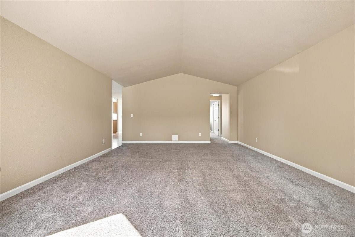 1104 N Fellows Drive Property Photo 6