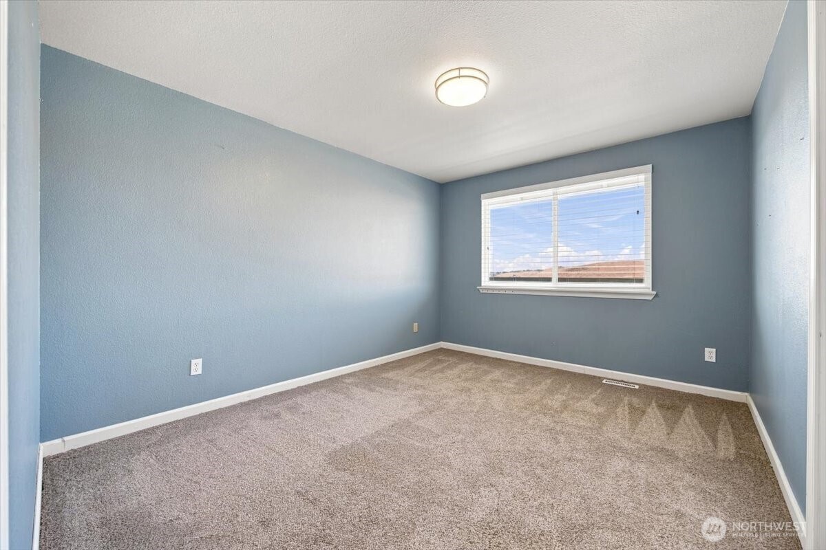 1104 N Fellows Drive Property Photo 7