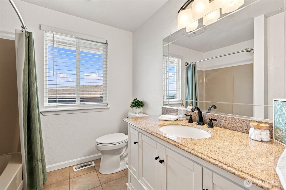 1104 N Fellows Drive Property Photo 8