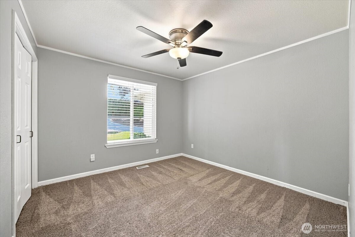 1104 N Fellows Drive Property Photo 9