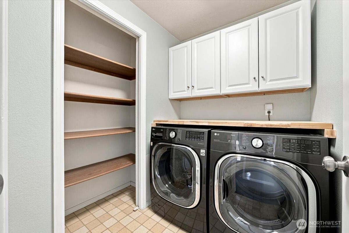 1104 N Fellows Drive Property Photo 10