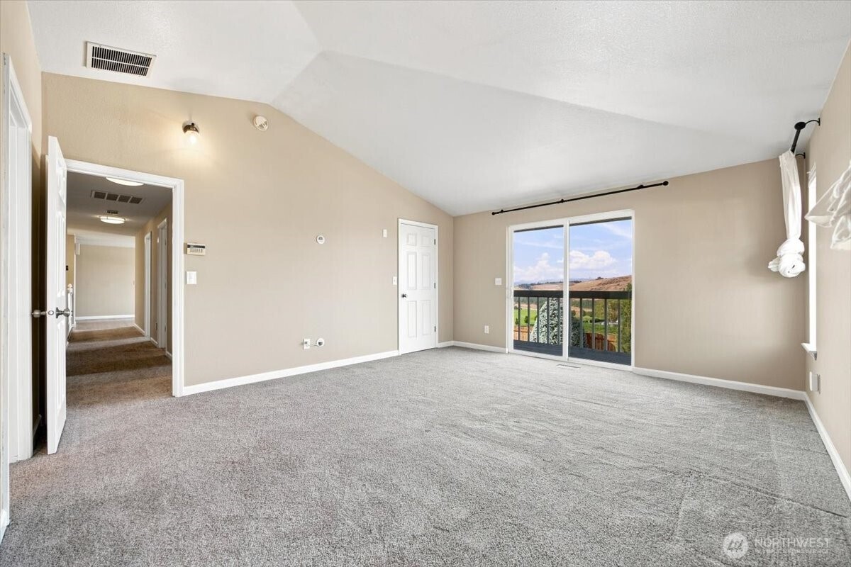 1104 N Fellows Drive Property Photo 12