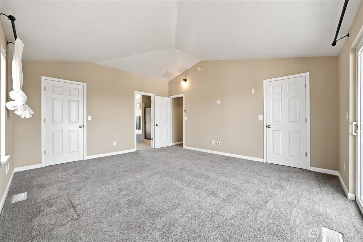 1104 N Fellows Drive Property Photo 13