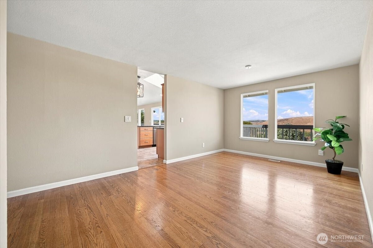 1104 N Fellows Drive Property Photo 17
