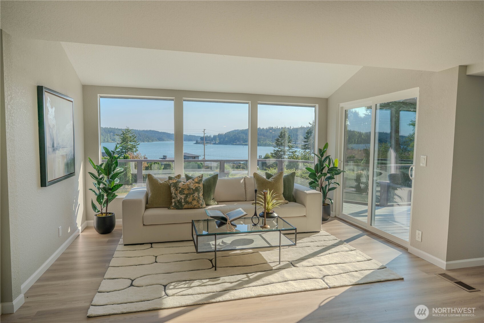 15210 Gibralter Road Property Photo 7