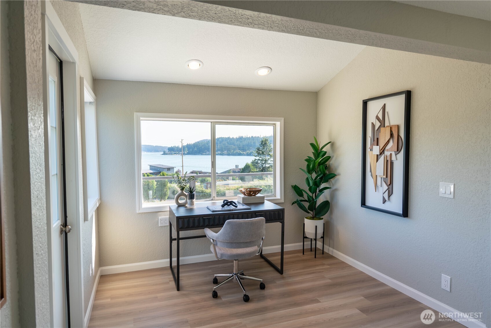 15210 Gibralter Road Property Photo 8