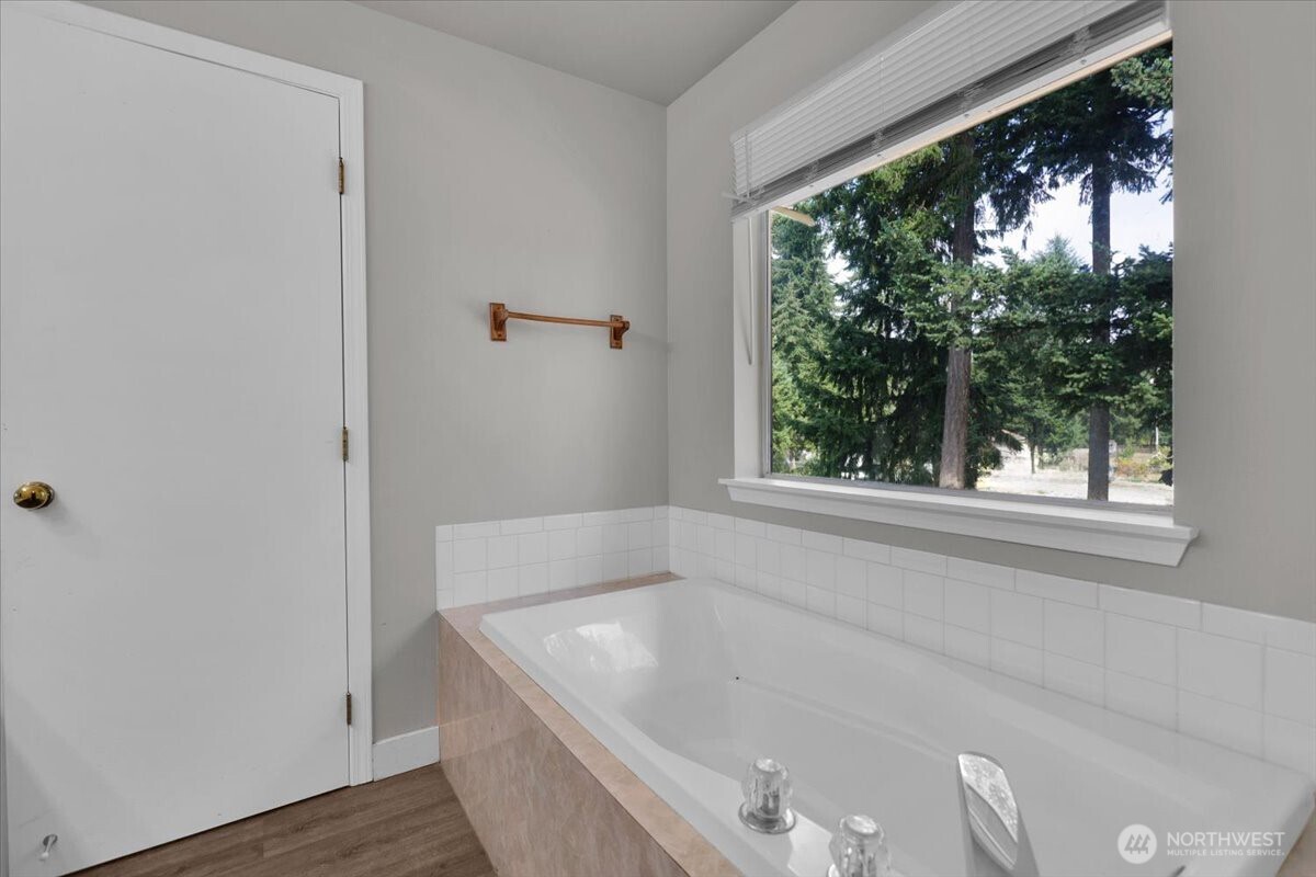 8415 199th Street Ct Property Photo 20