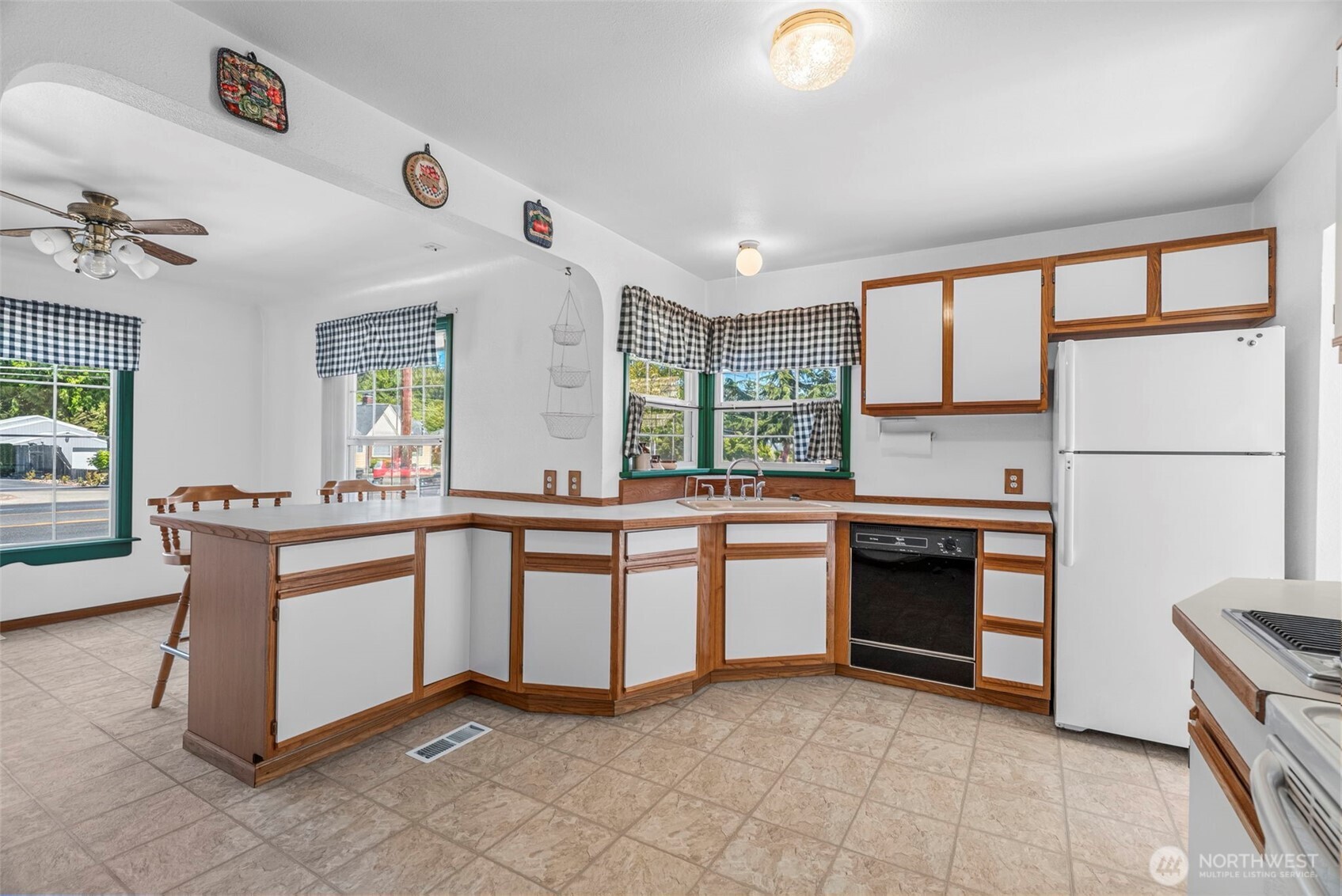 2205 Ocean Beach Highway Property Photo 11
