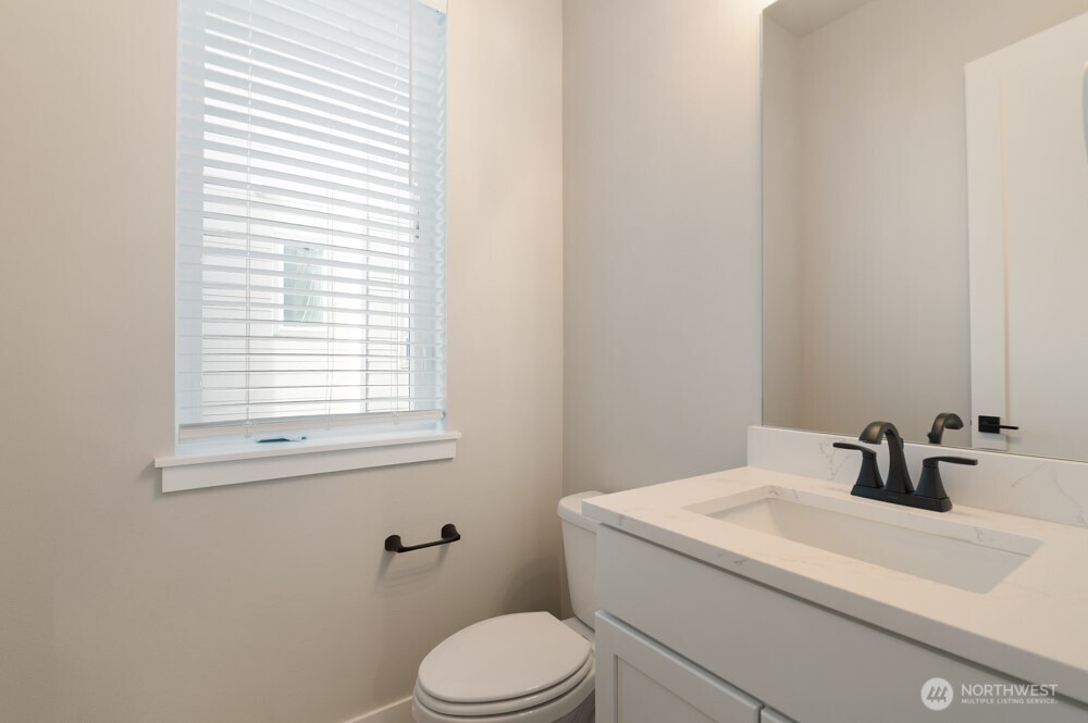 6611 S 128th Street Property Photo 4