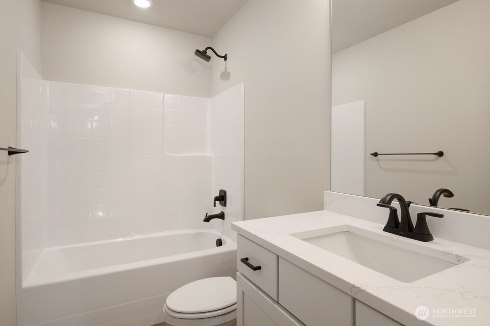 6611 S 128th Street Property Photo 14