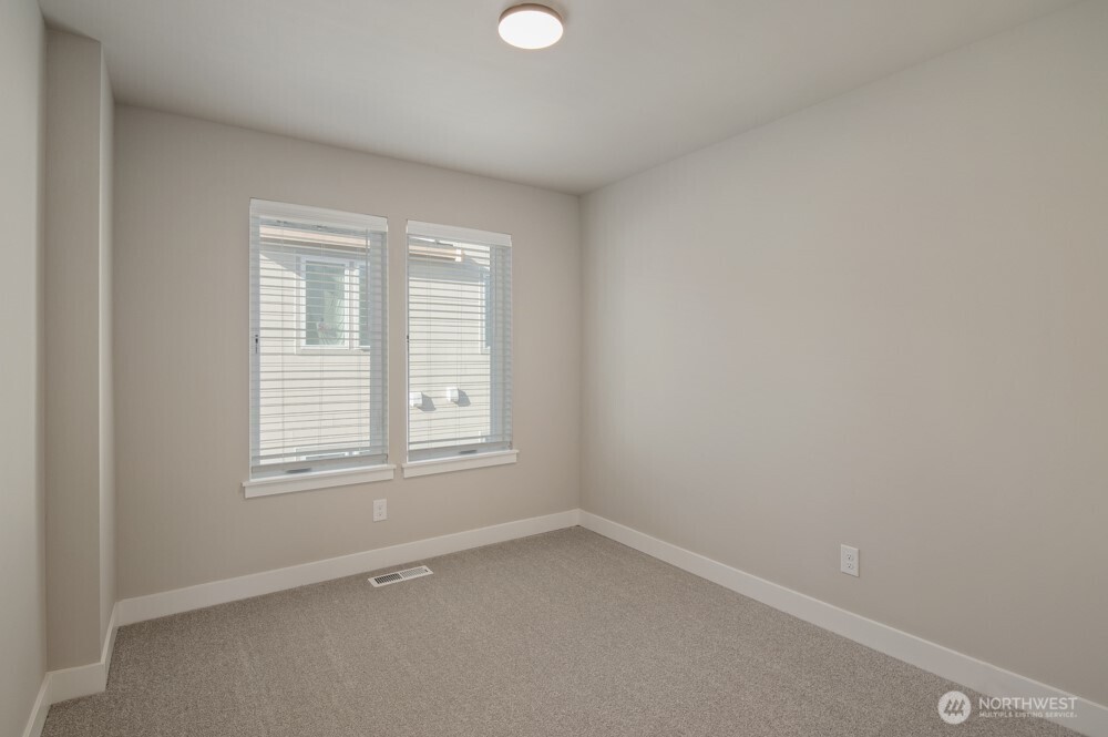 6611 S 128th Street Property Photo 16