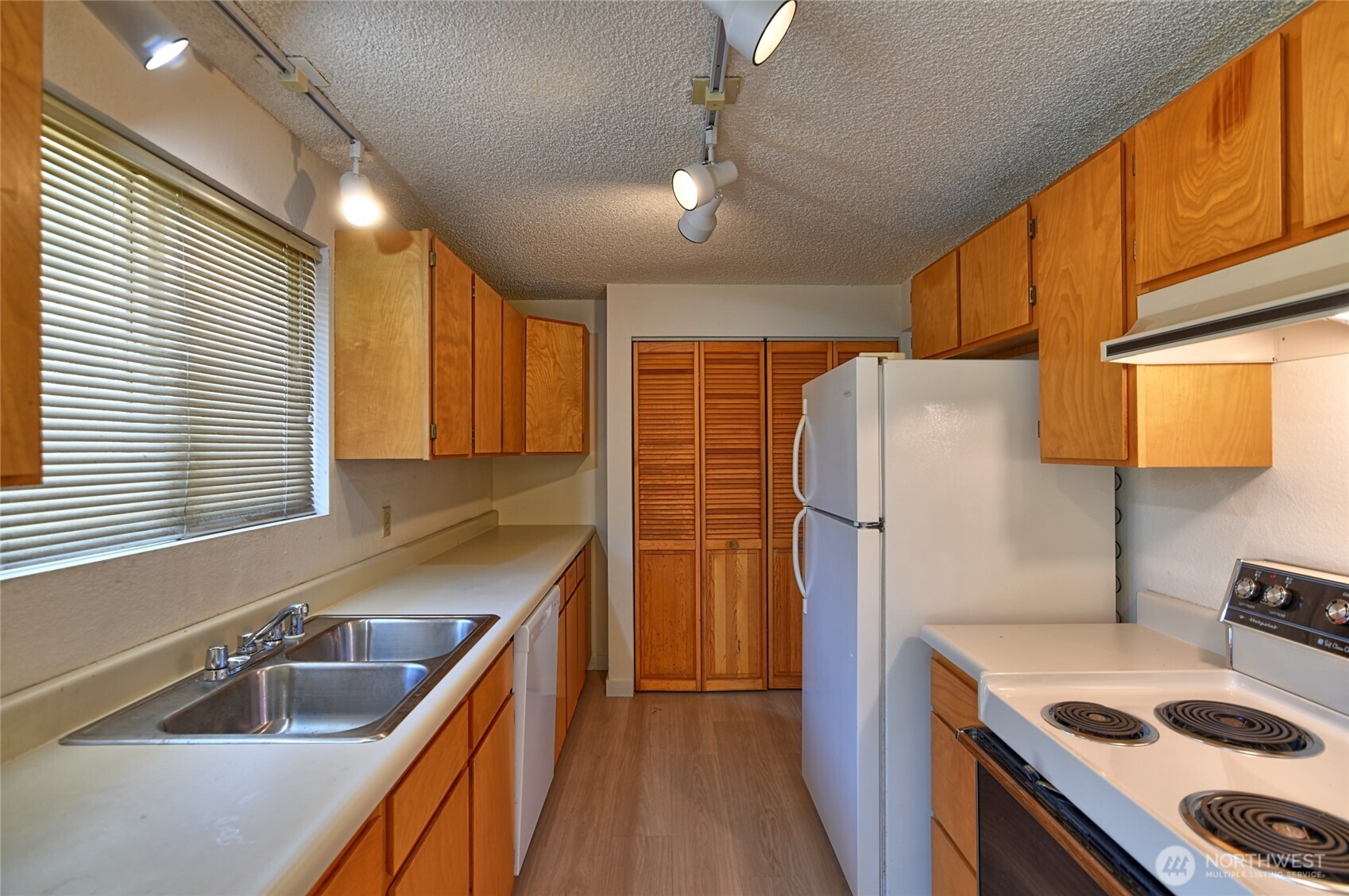 6115 201st Pl Ne Property Photo 2