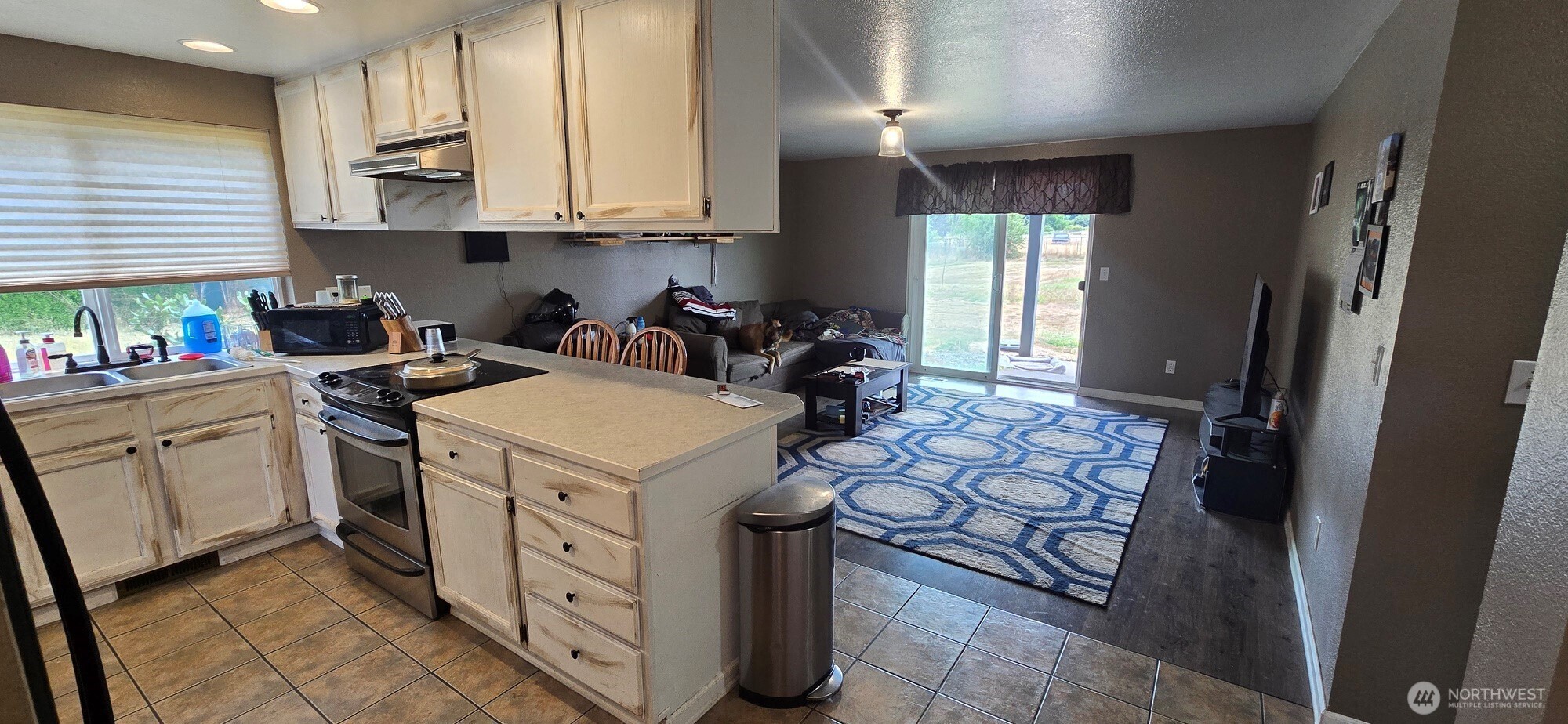 3715 Prairie Avenue Property Photo 4