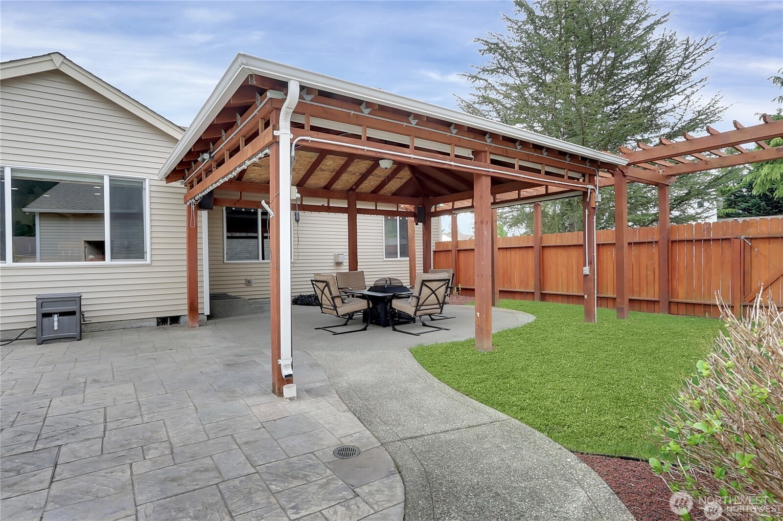 13714 143rd Avenue Property Photo 23
