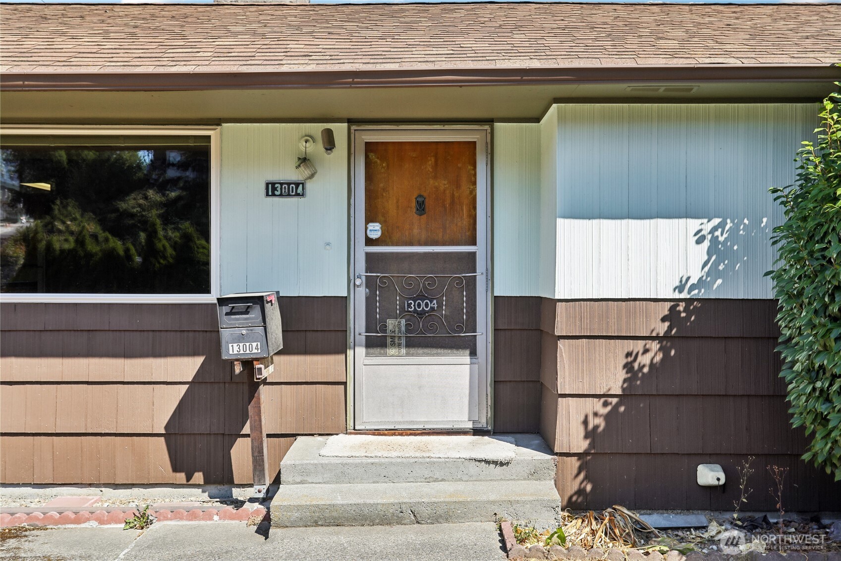 13004 Ambaum Boulevard Property Photo 3