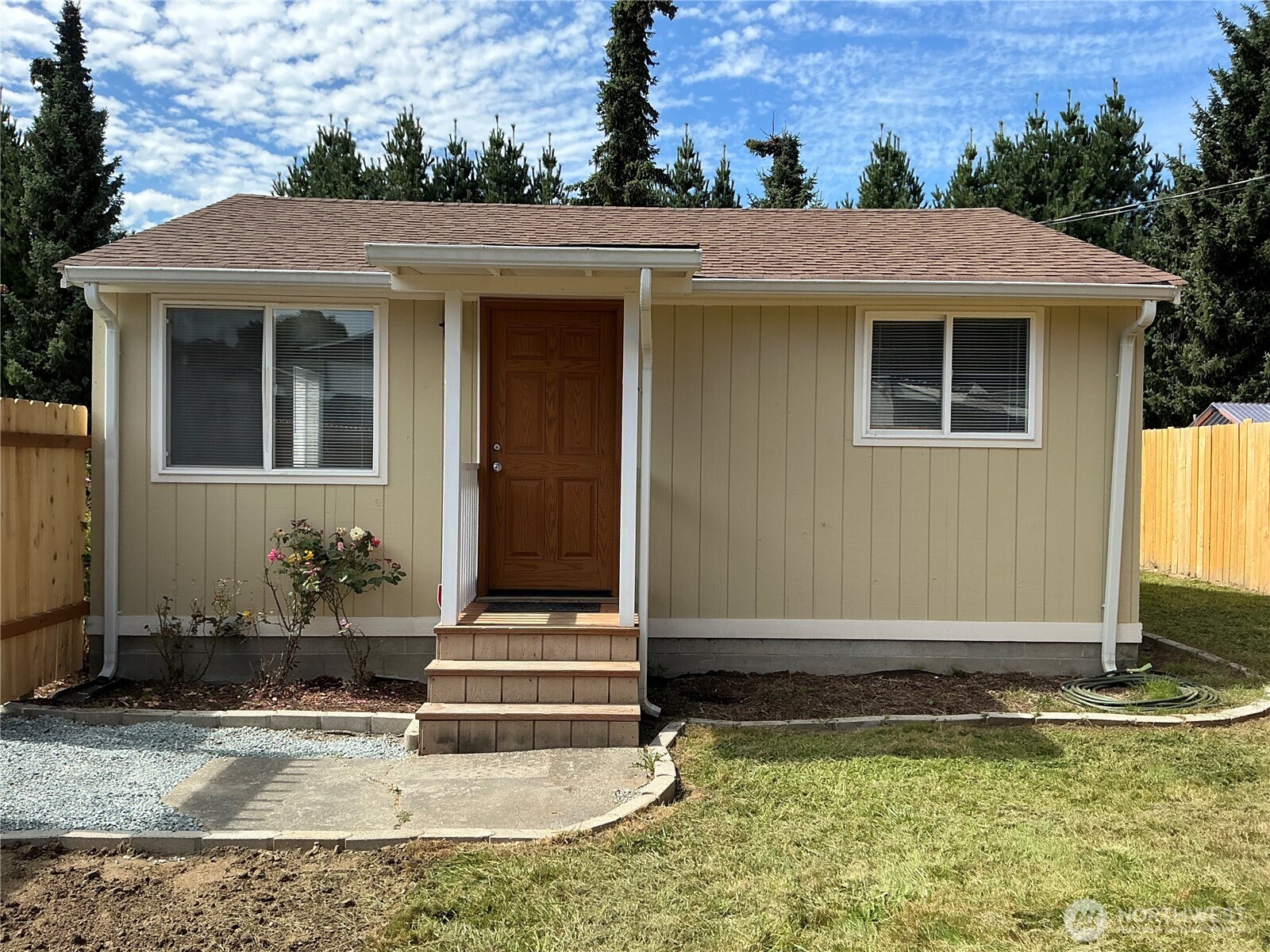 325 Hawthorne Street Property Photo 1