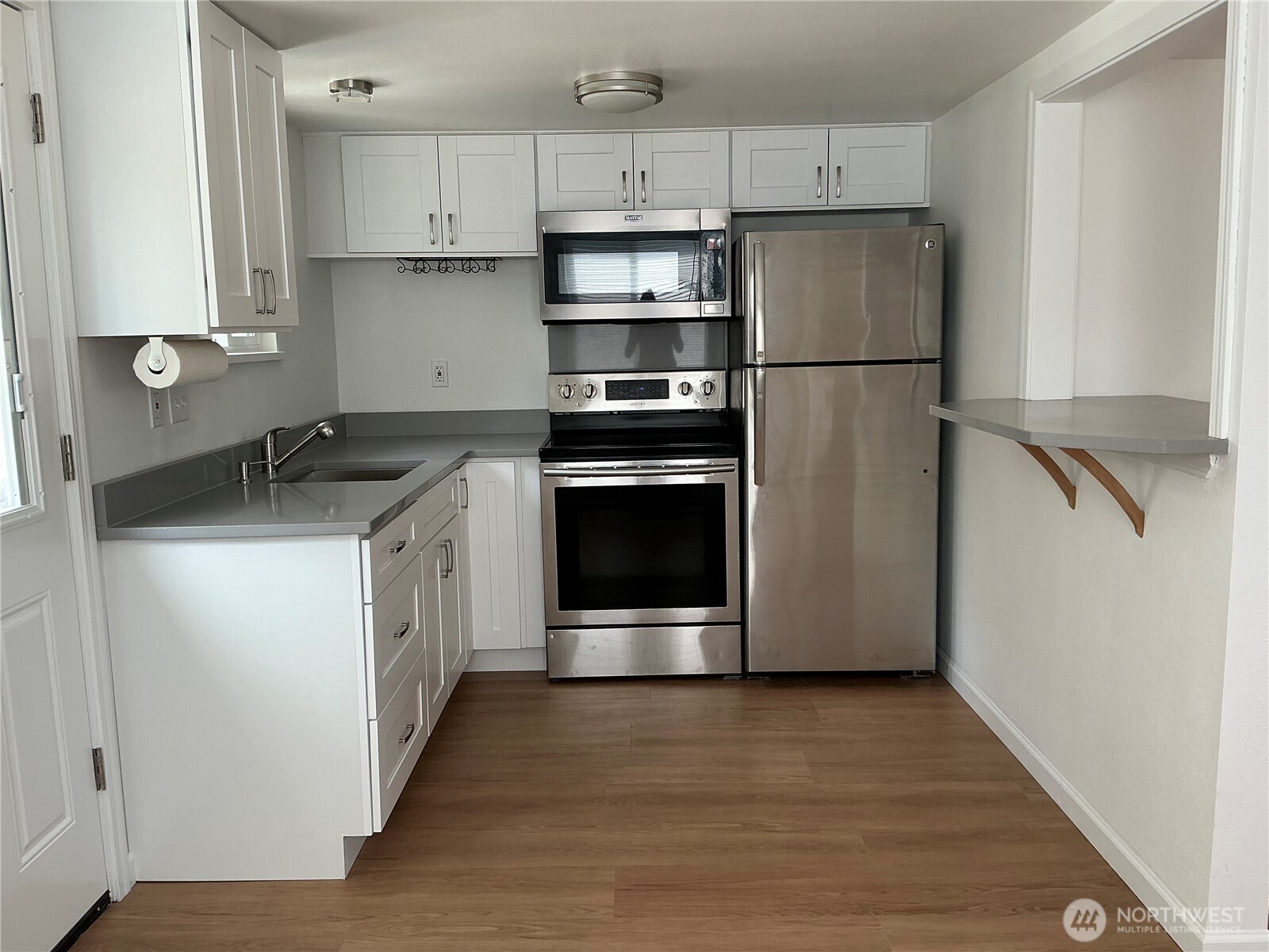 325 Hawthorne Street Property Photo 8