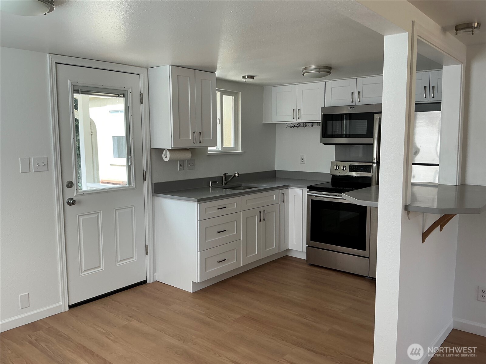 325 Hawthorne Street Property Photo 9