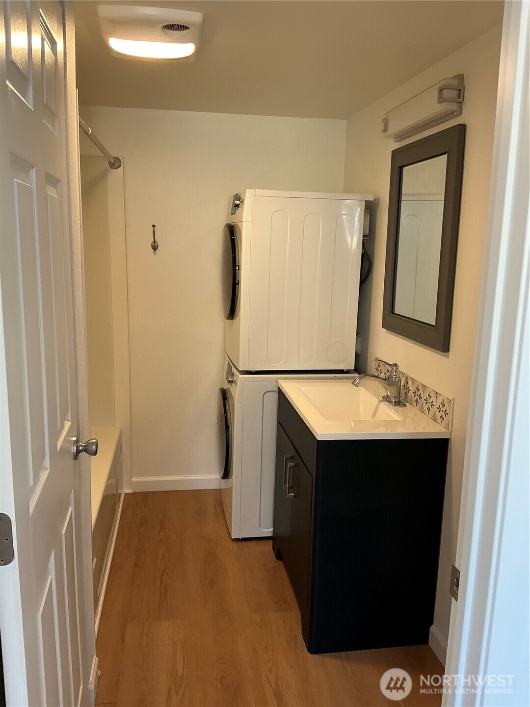 325 Hawthorne Street Property Photo 18
