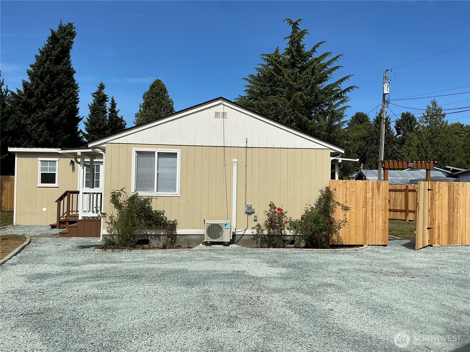 325 Hawthorne Street Property Photo 26