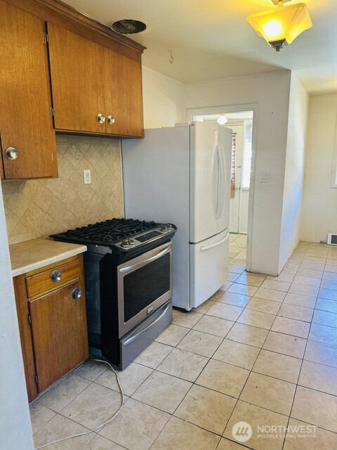 3210 Nw 69th Street Property Photo 6
