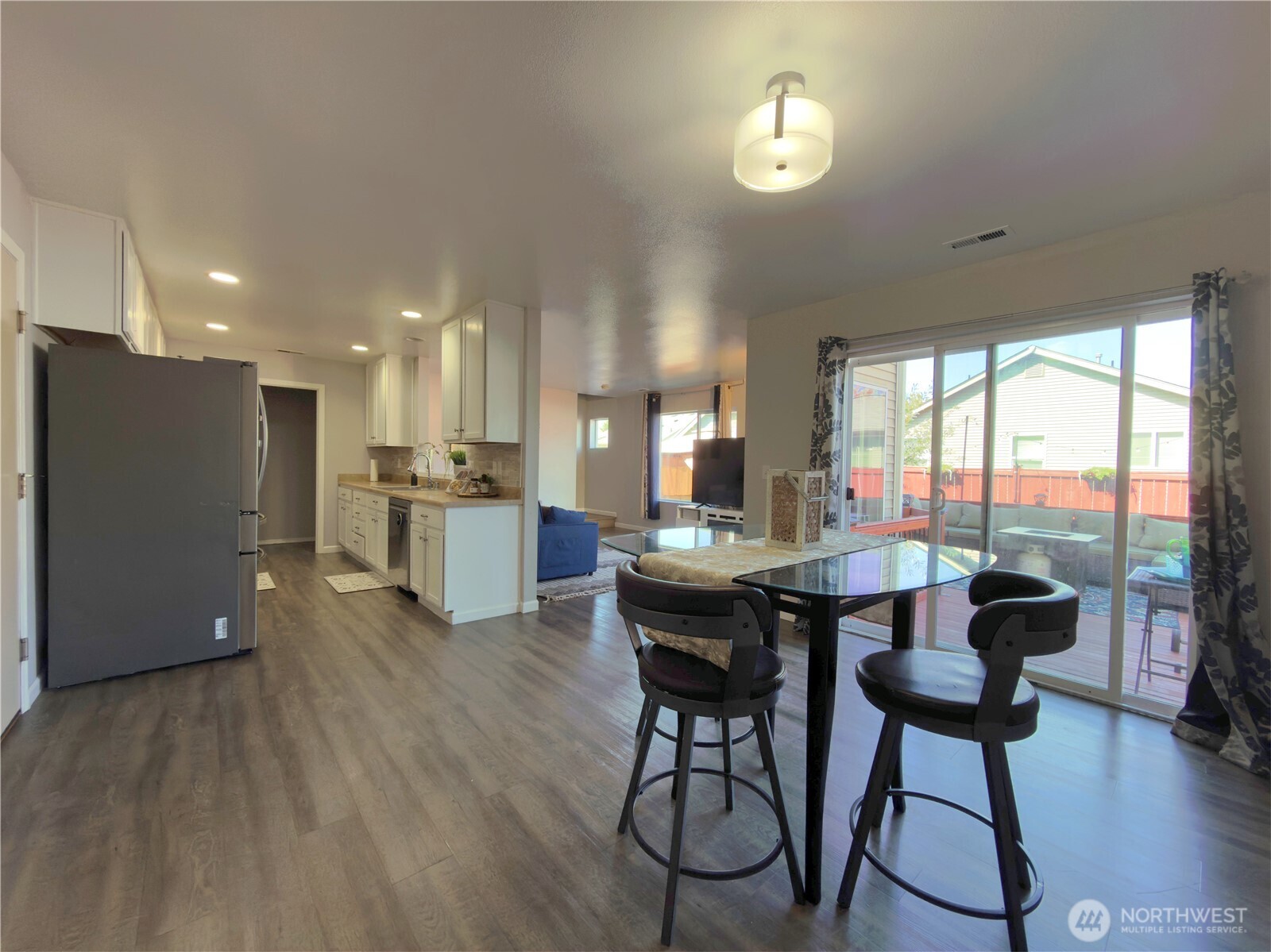 1823 E 43rd Street Property Photo 4