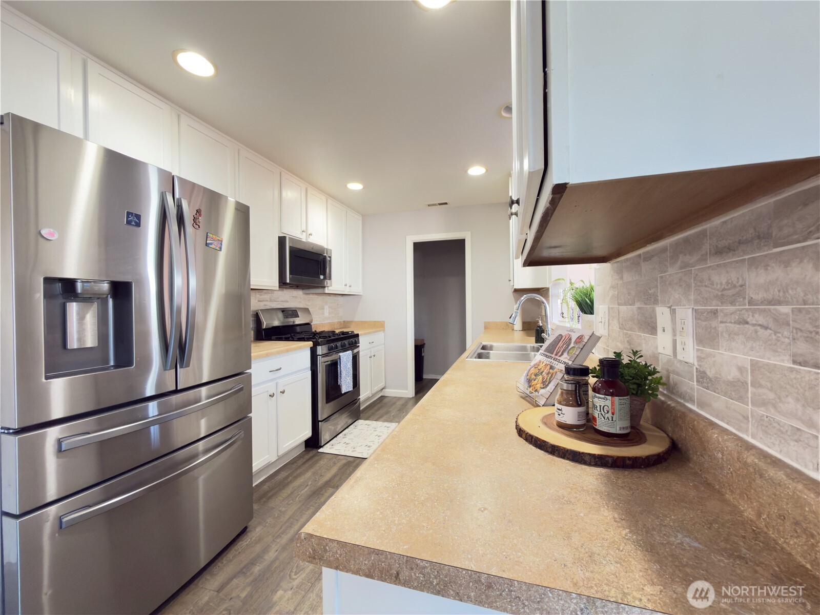 1823 E 43rd Street Property Photo 6