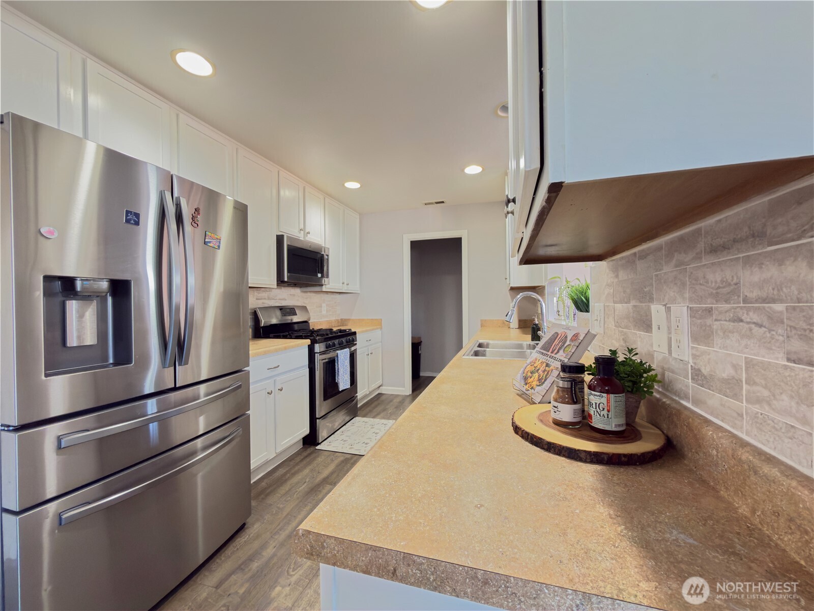 1823 E 43rd Street Property Photo 7