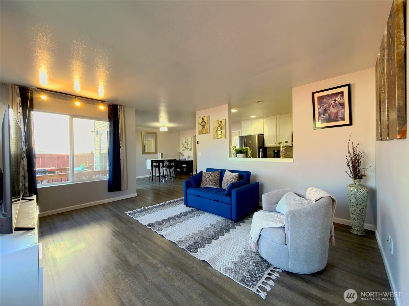 1823 E 43rd Street Property Photo 8