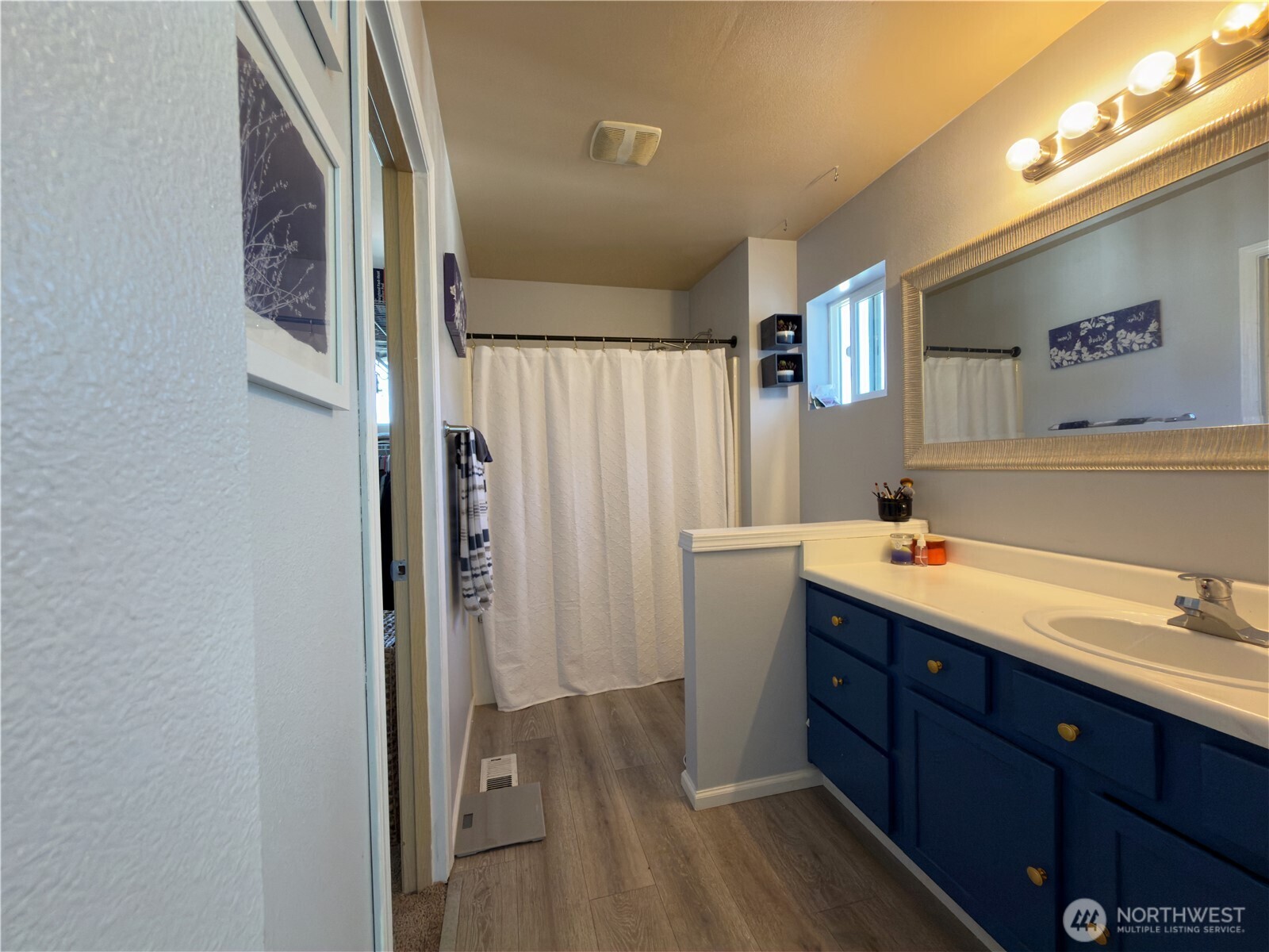 1823 E 43rd Street Property Photo 10