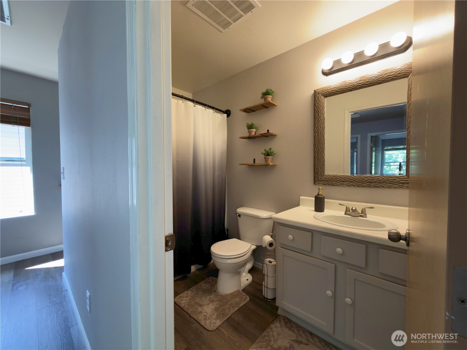1823 E 43rd Street Property Photo 11