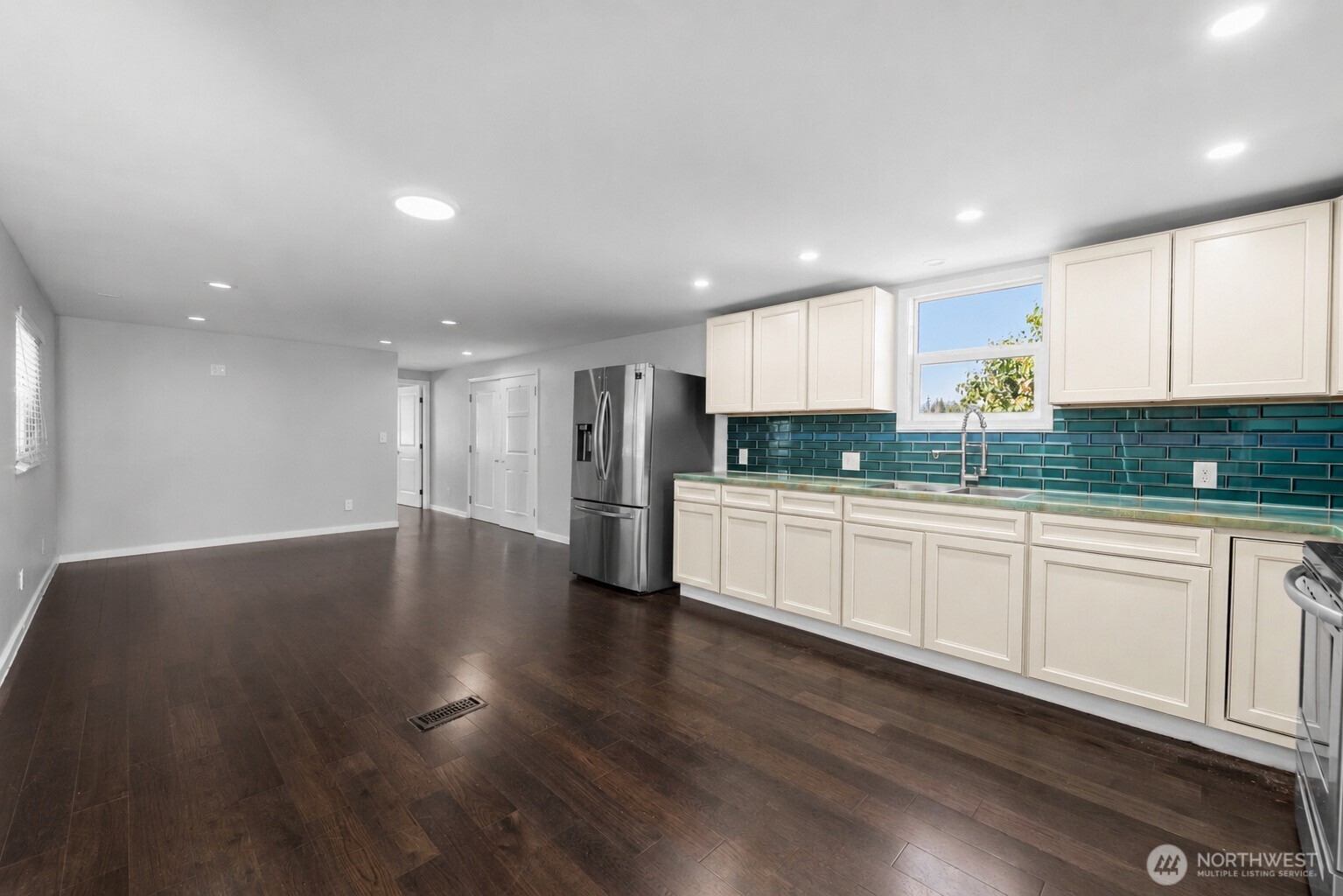 7705 158th Street Ct 119 Property Photo 8